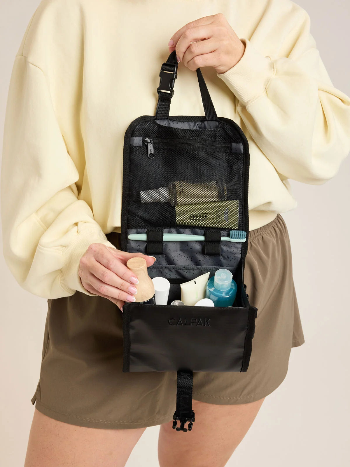 Terra Hanging Toiletry Bag