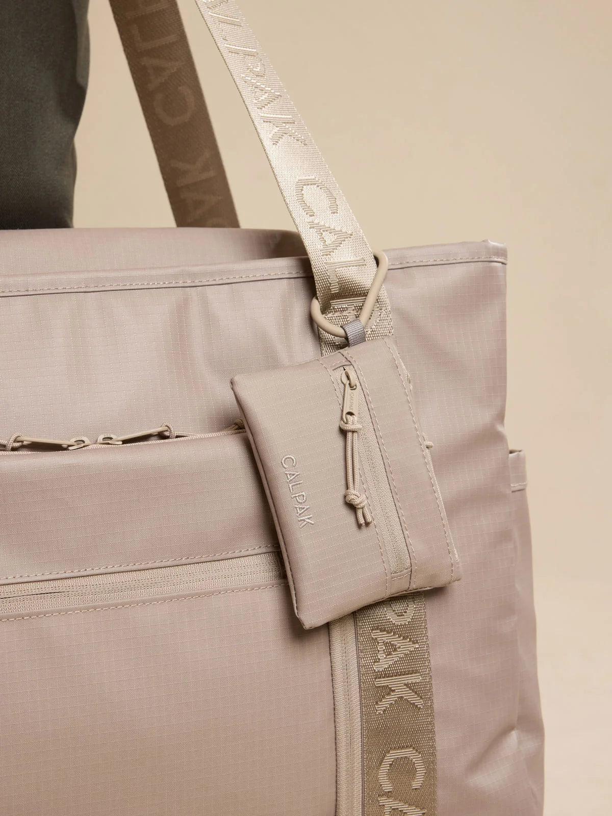 Terra Clippable Card Pouch
